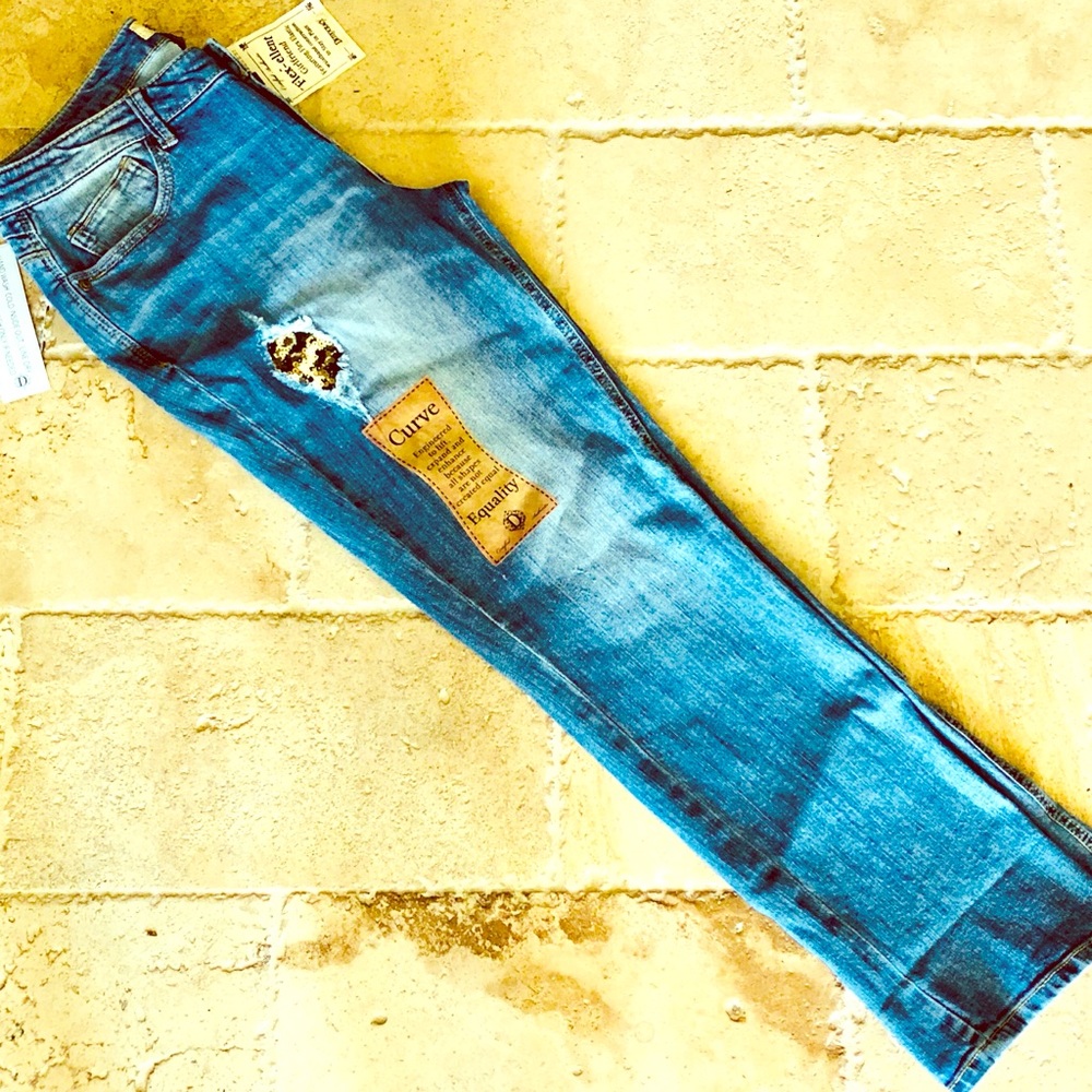 NWT Distressed Boyfriend & Sequin Embellished Jean